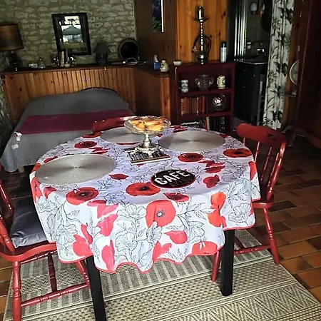 Couette-café De Caractere Celles (Charente-Maritime)